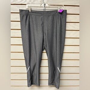 Xersion Gray Athletic Legging Capris with White Reflective Accents
